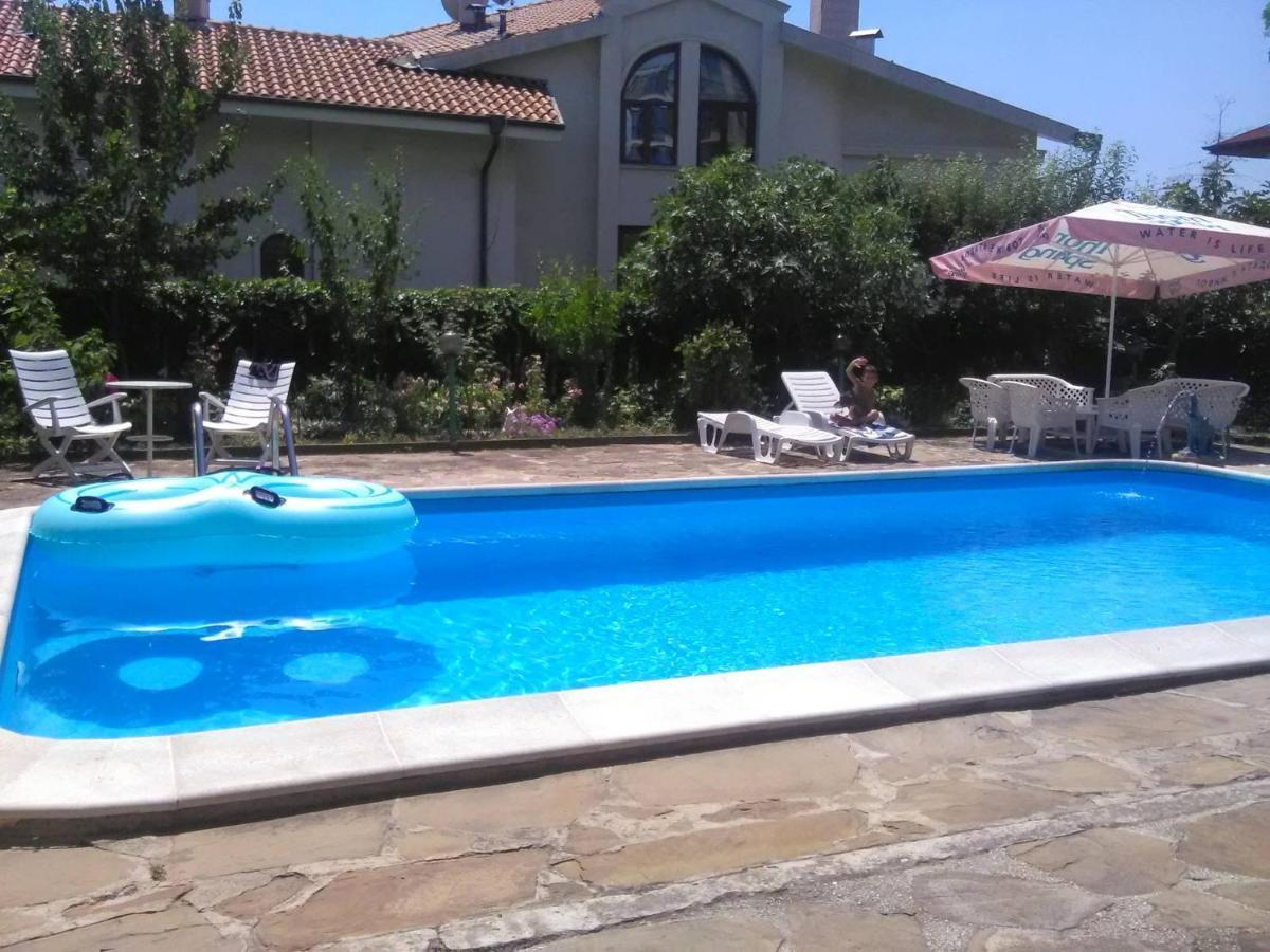 Family Hotel California - Varna Exterior photo