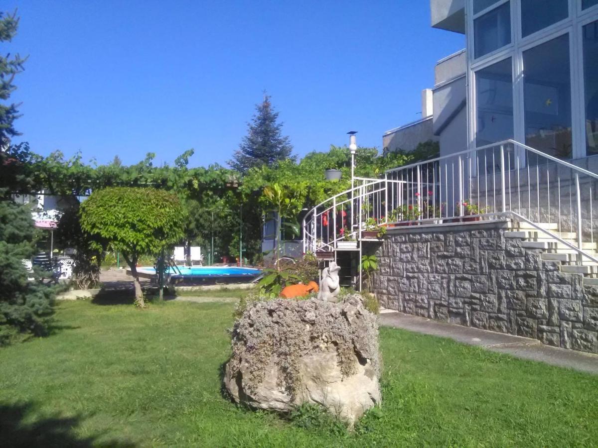 Family Hotel California - Varna Exterior photo