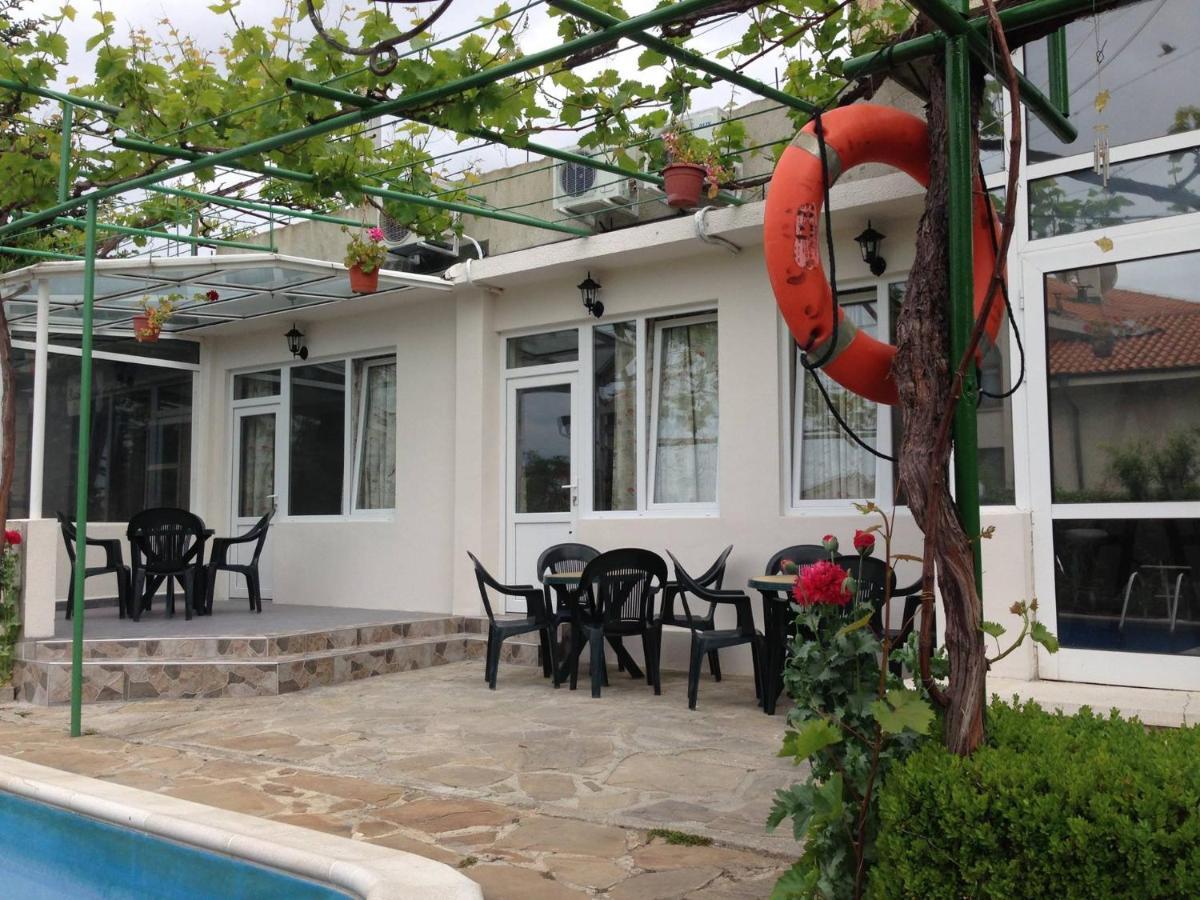 Family Hotel California - Varna Exterior photo